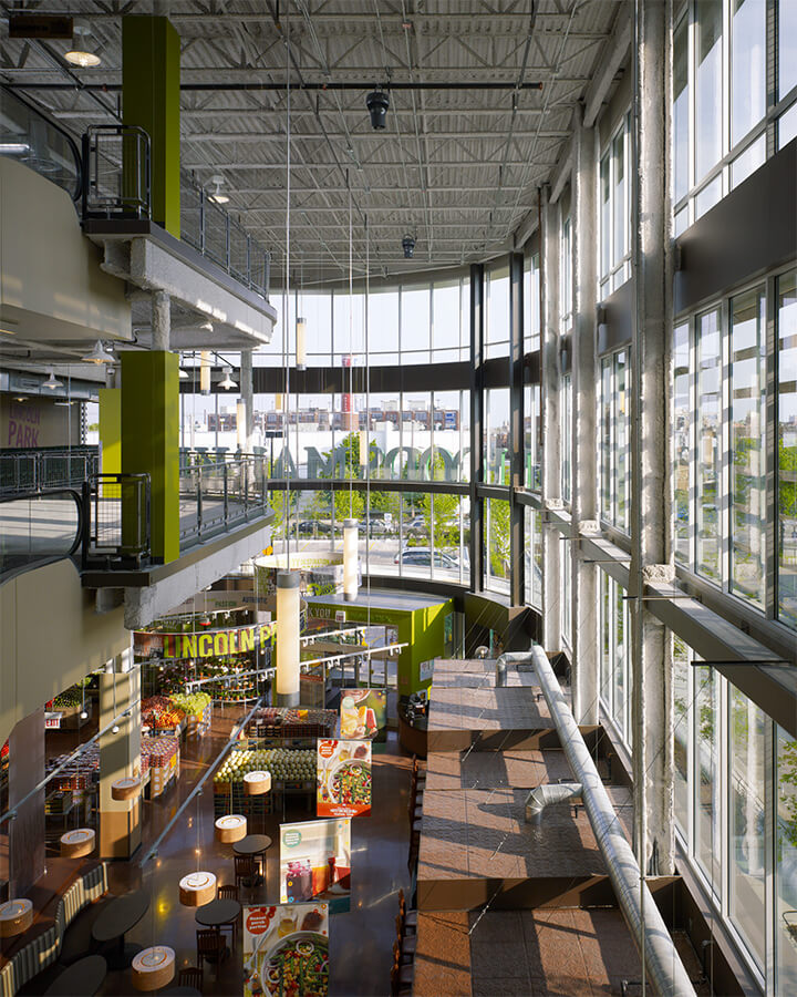 https://www.cavagnero.com/wp-content/uploads/2017/06/Mark-Cavagnero-Whole-Foods-Market-Chicago-Interior-Atrium-1.jpg